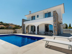 Brand new luxurious villa with private pool in the Cypriot sun Just for you